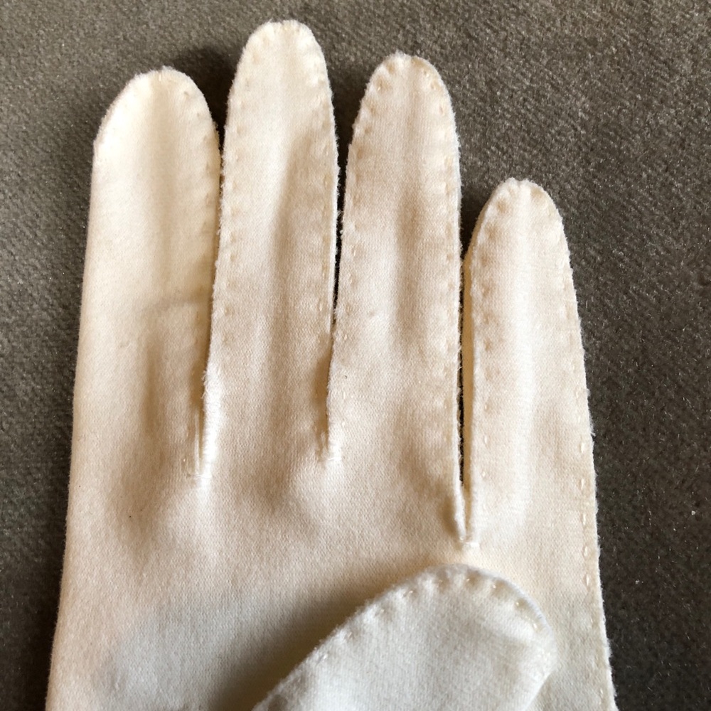 3 pairs Gorgeous vintage gloves: white beaded, white embroidered, brown leather - Picture 4 of 16